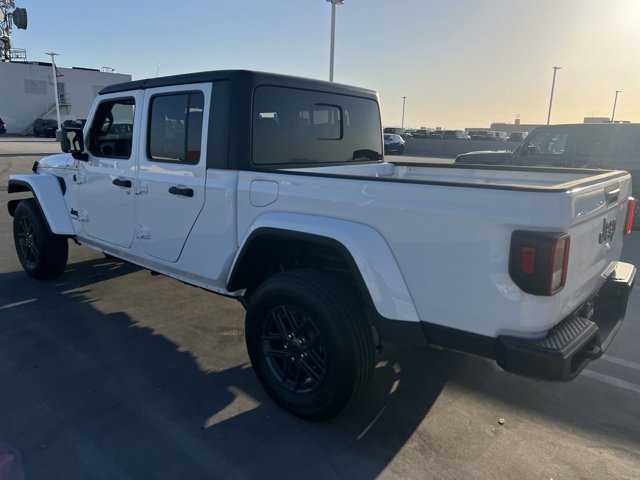 2024 Jeep Gladiator Sport S 28