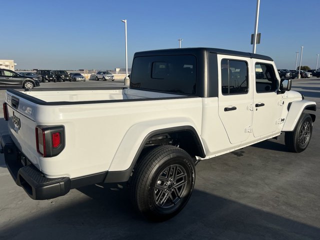 2024 Jeep Gladiator Sport S 29