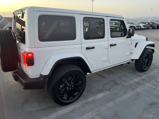 2024 Jeep Wrangler Sahara 4xe 38