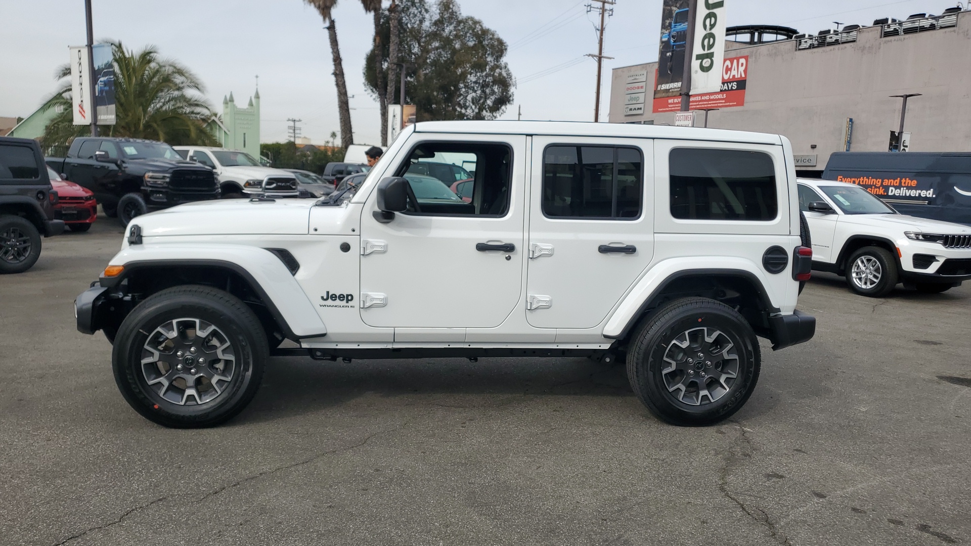 2025 Jeep Wrangler Sahara 2