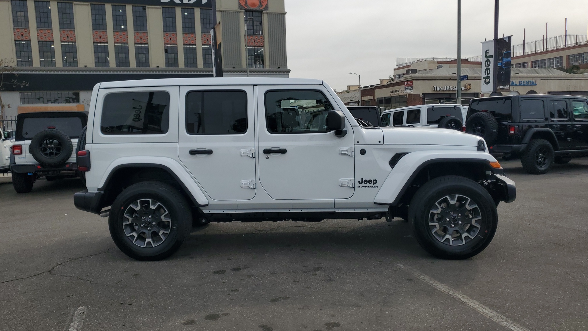 2025 Jeep Wrangler Sahara 6