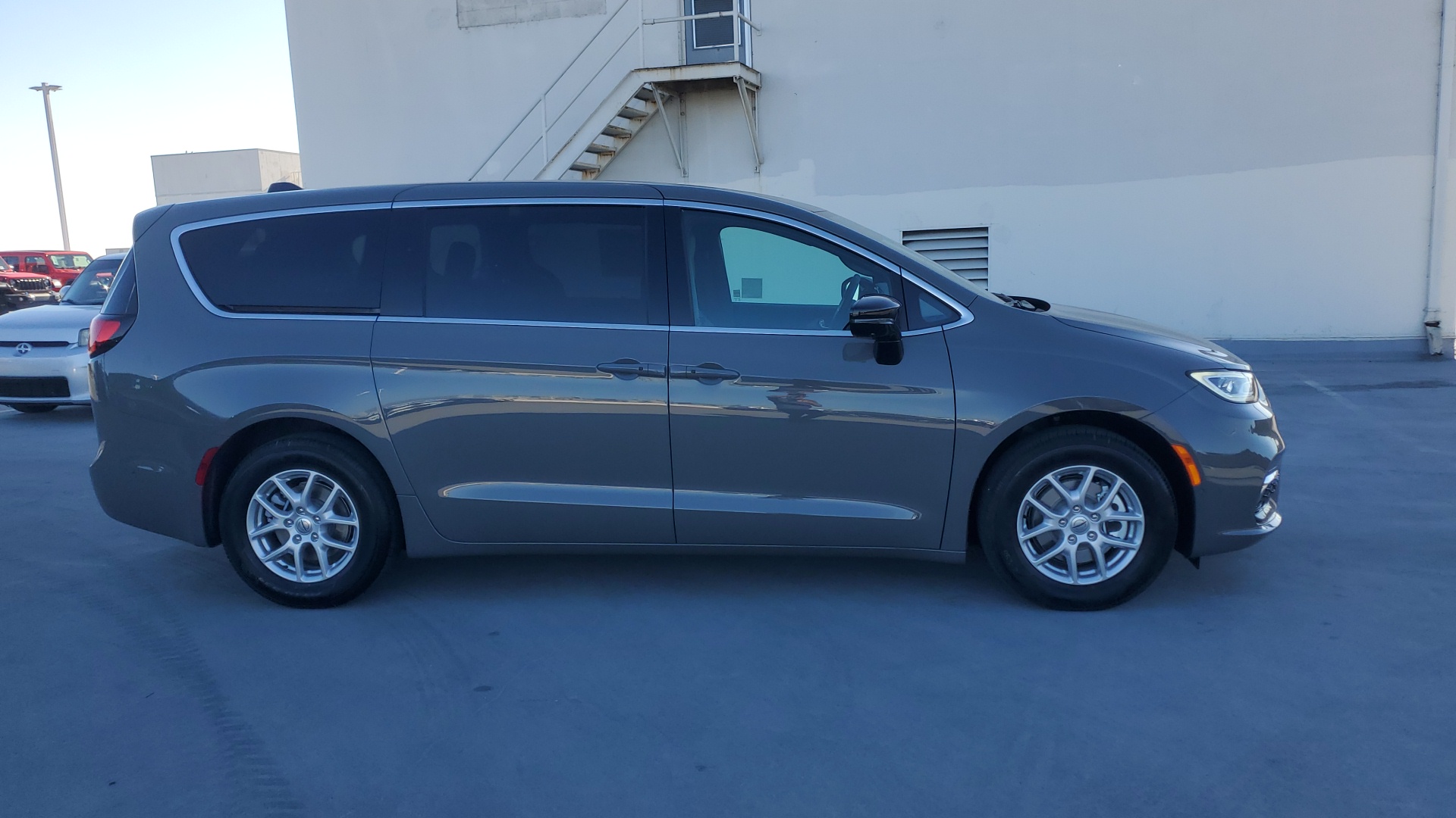 2025 Chrysler Pacifica Select 6