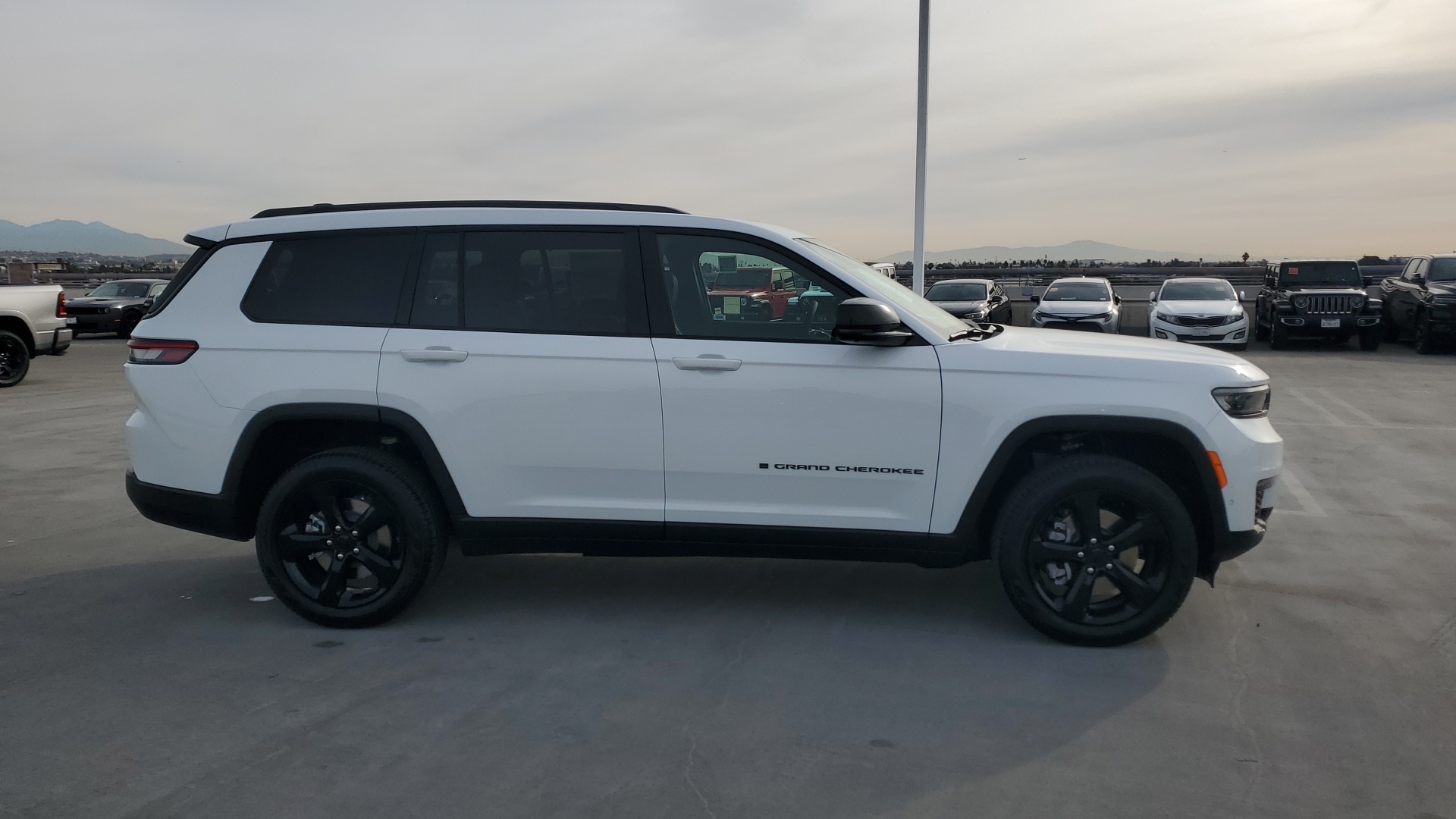 2025 Jeep Grand Cherokee L Limited 6