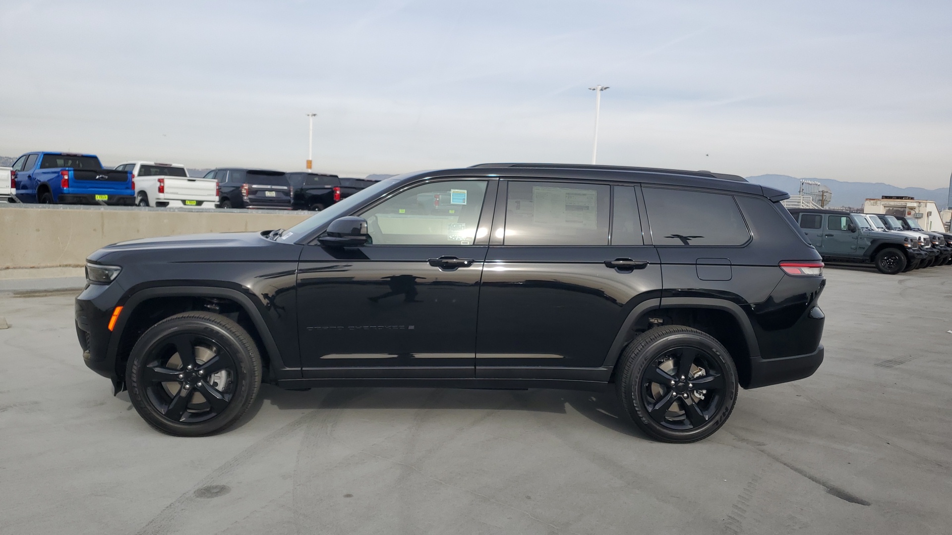 2025 Jeep Grand Cherokee L Altitude X 2