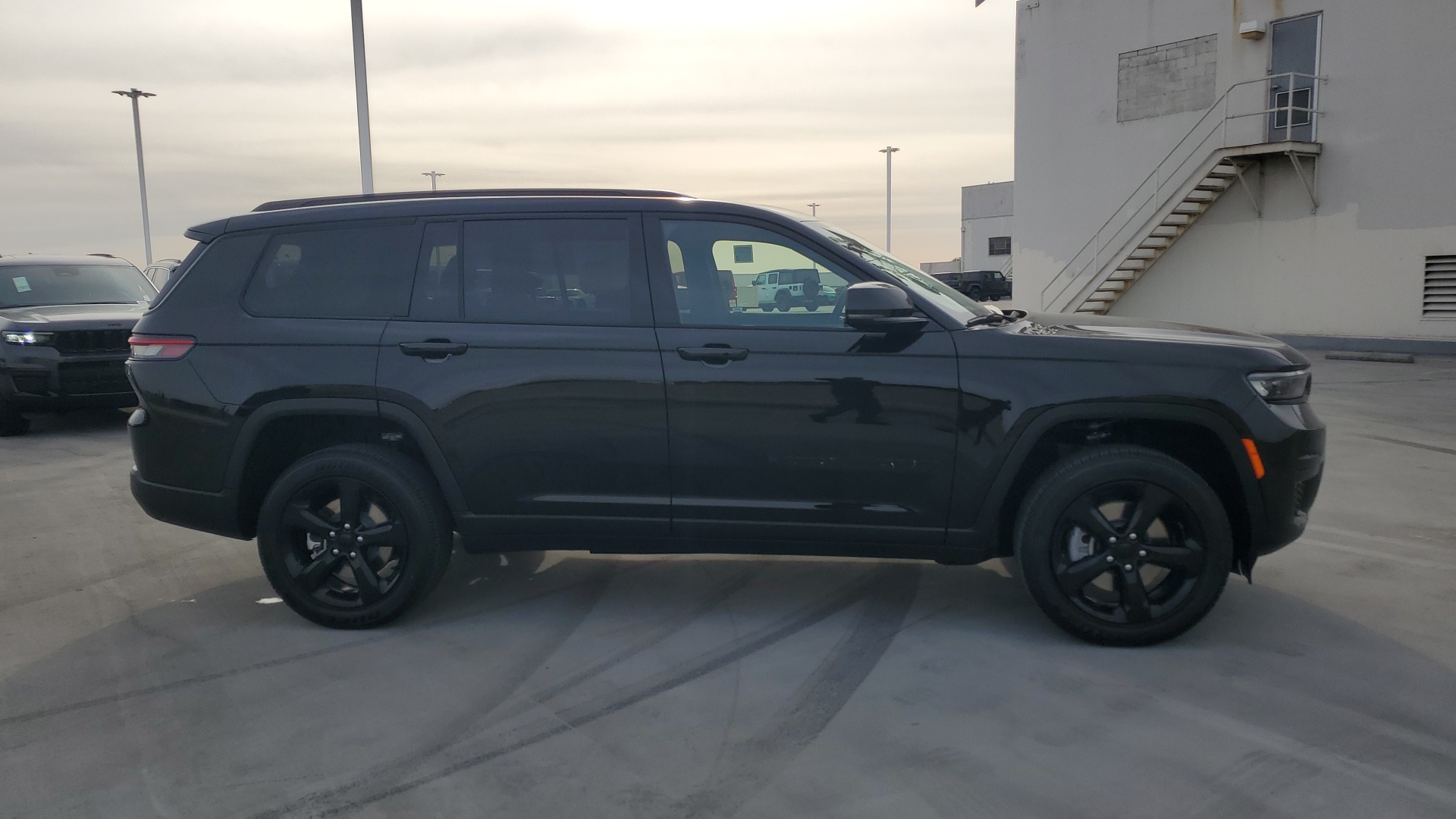 2025 Jeep Grand Cherokee L Altitude X 6