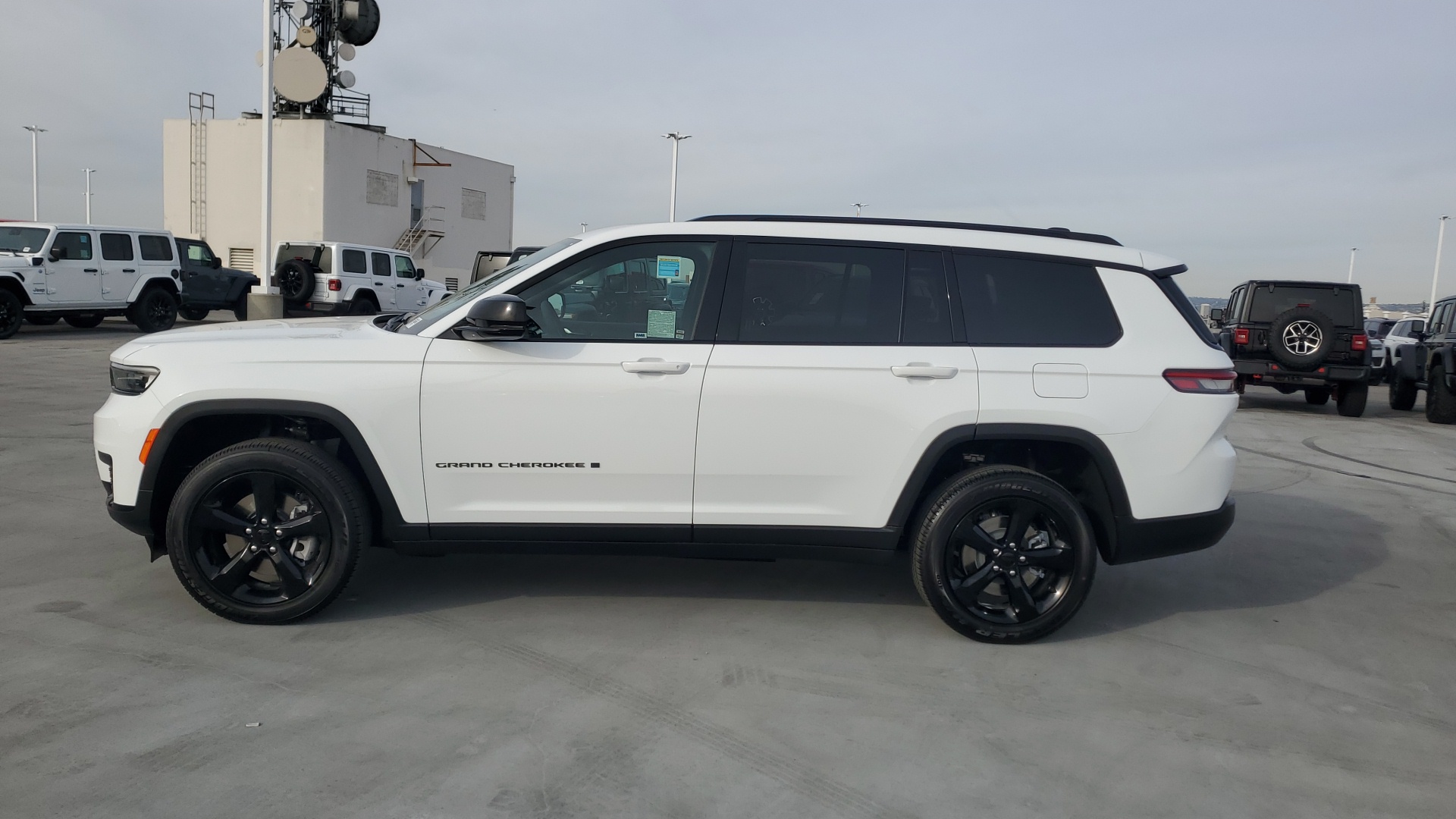 2025 Jeep Grand Cherokee L Altitude X 2