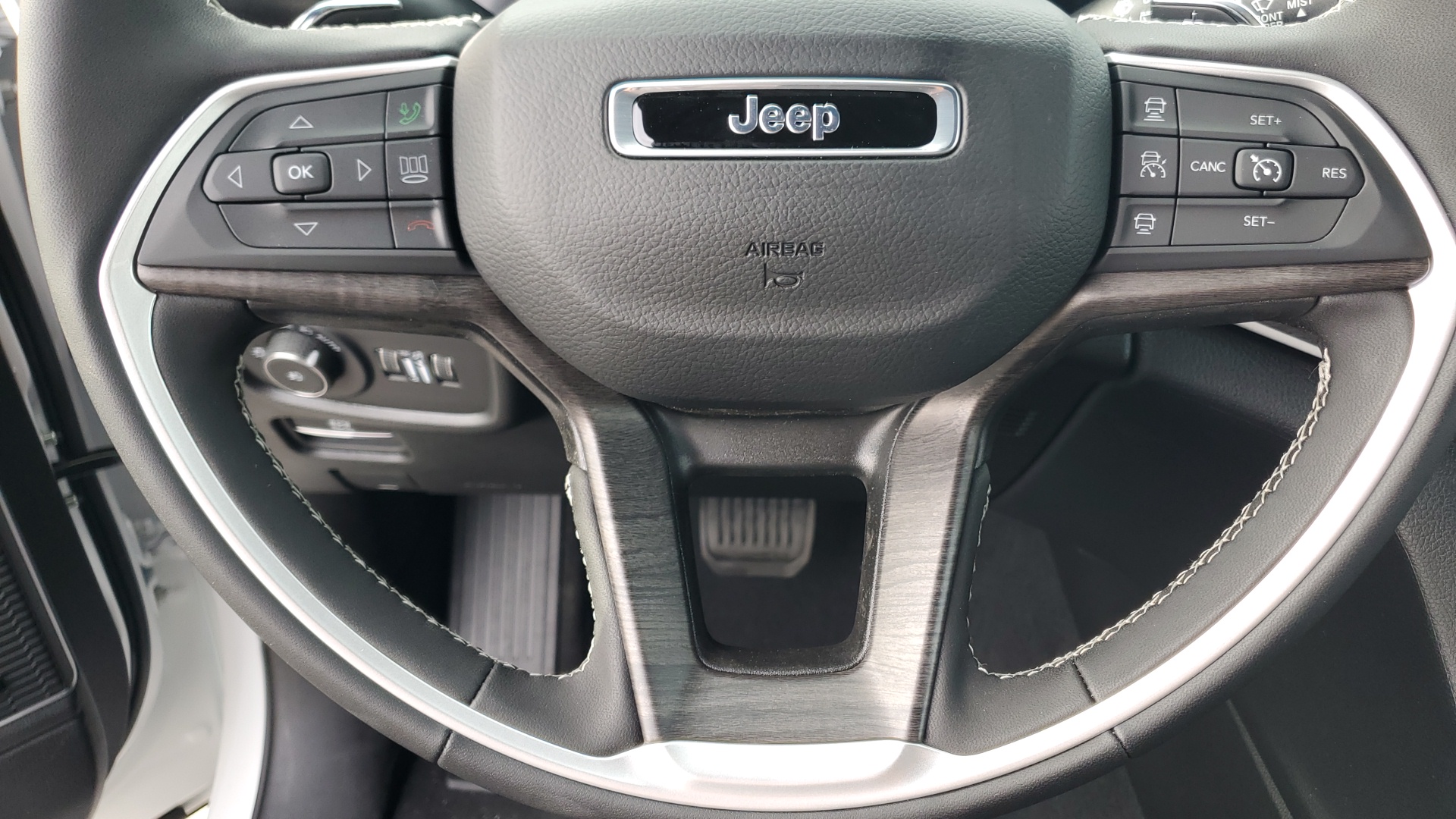 2025 Jeep Grand Cherokee Limited 23