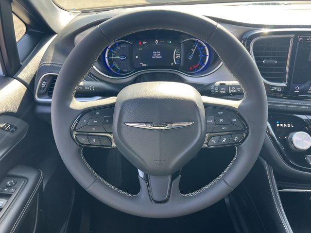 2023 Chrysler Pacifica Hybrid Limited 25