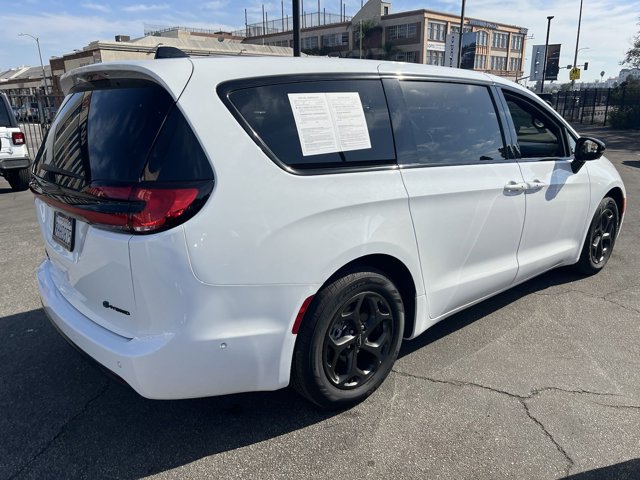 2023 Chrysler Pacifica Hybrid Limited 33