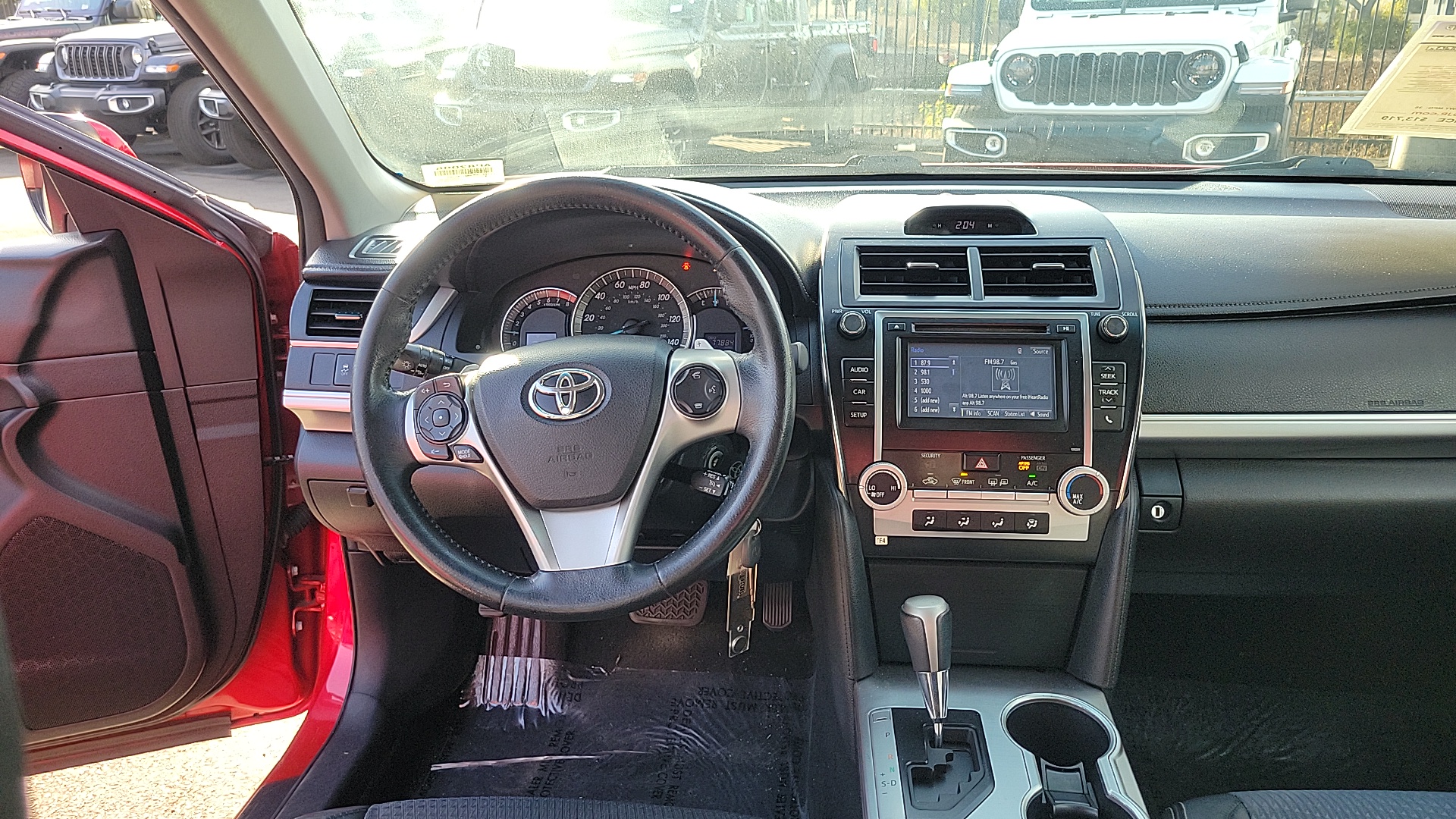 2014 Toyota Camry SE 9