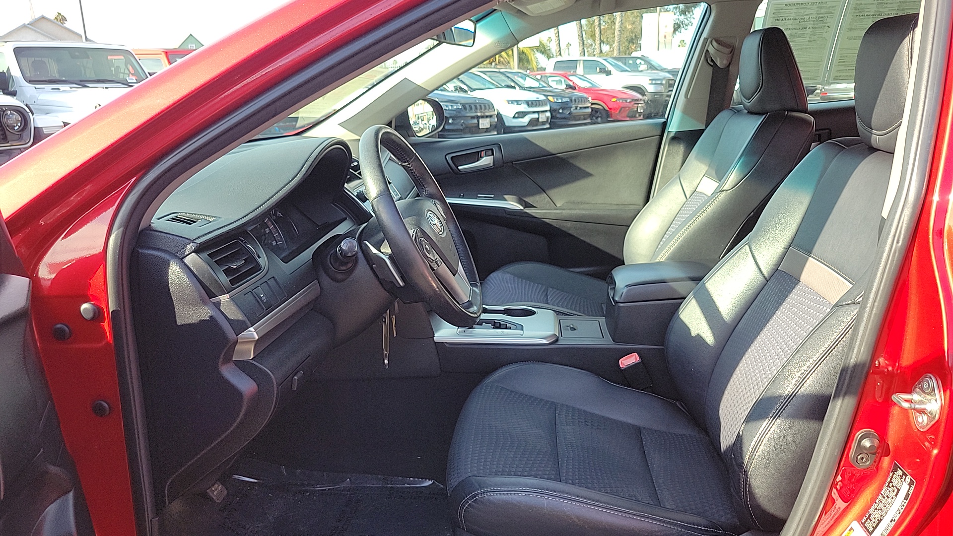 2014 Toyota Camry SE 13