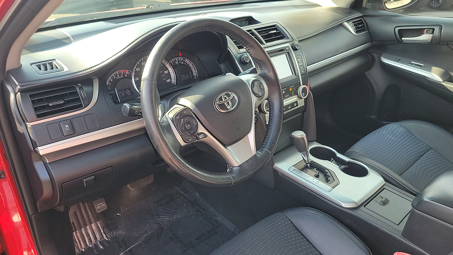 2014 Toyota Camry SE 15