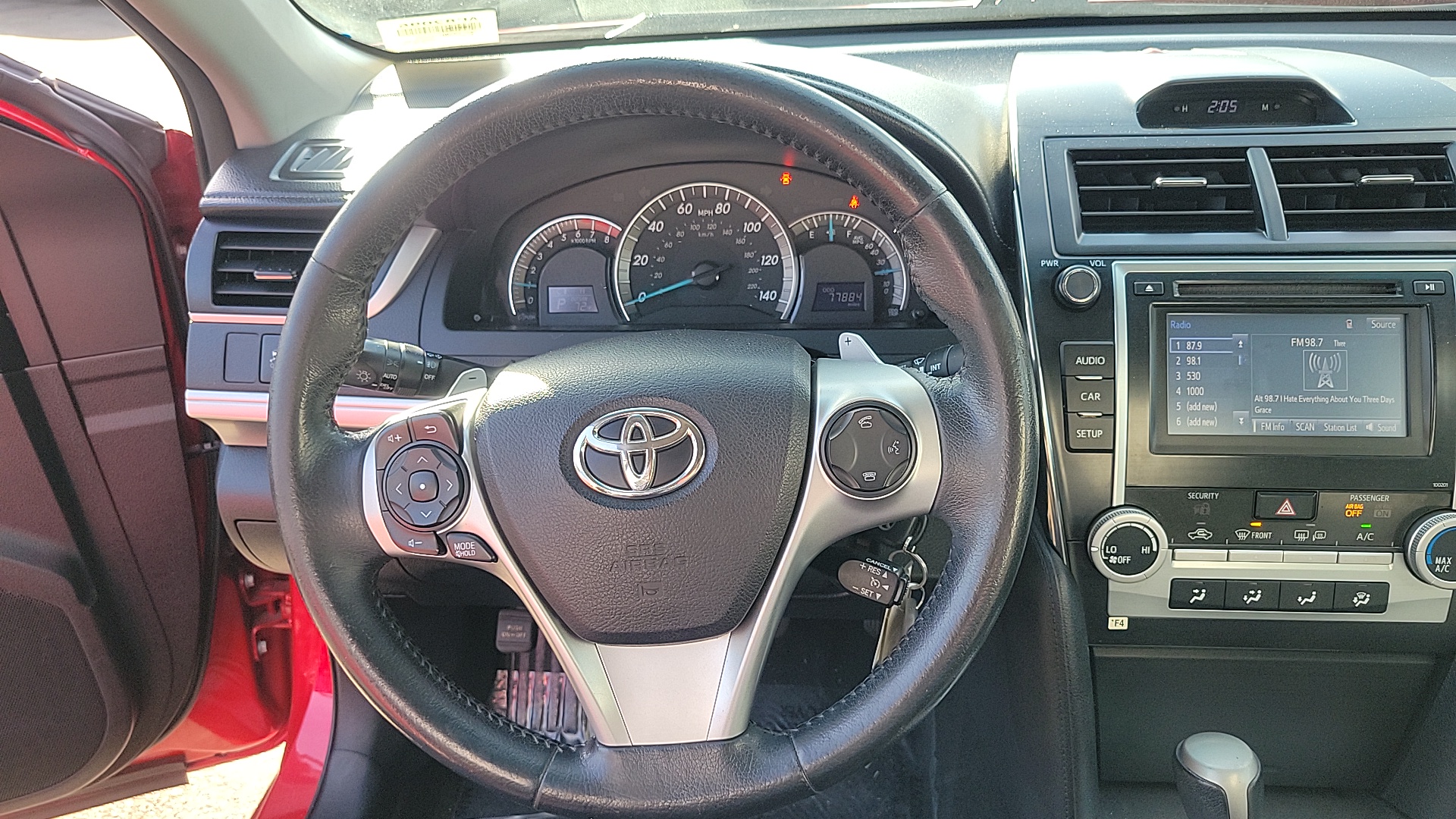 2014 Toyota Camry SE 17