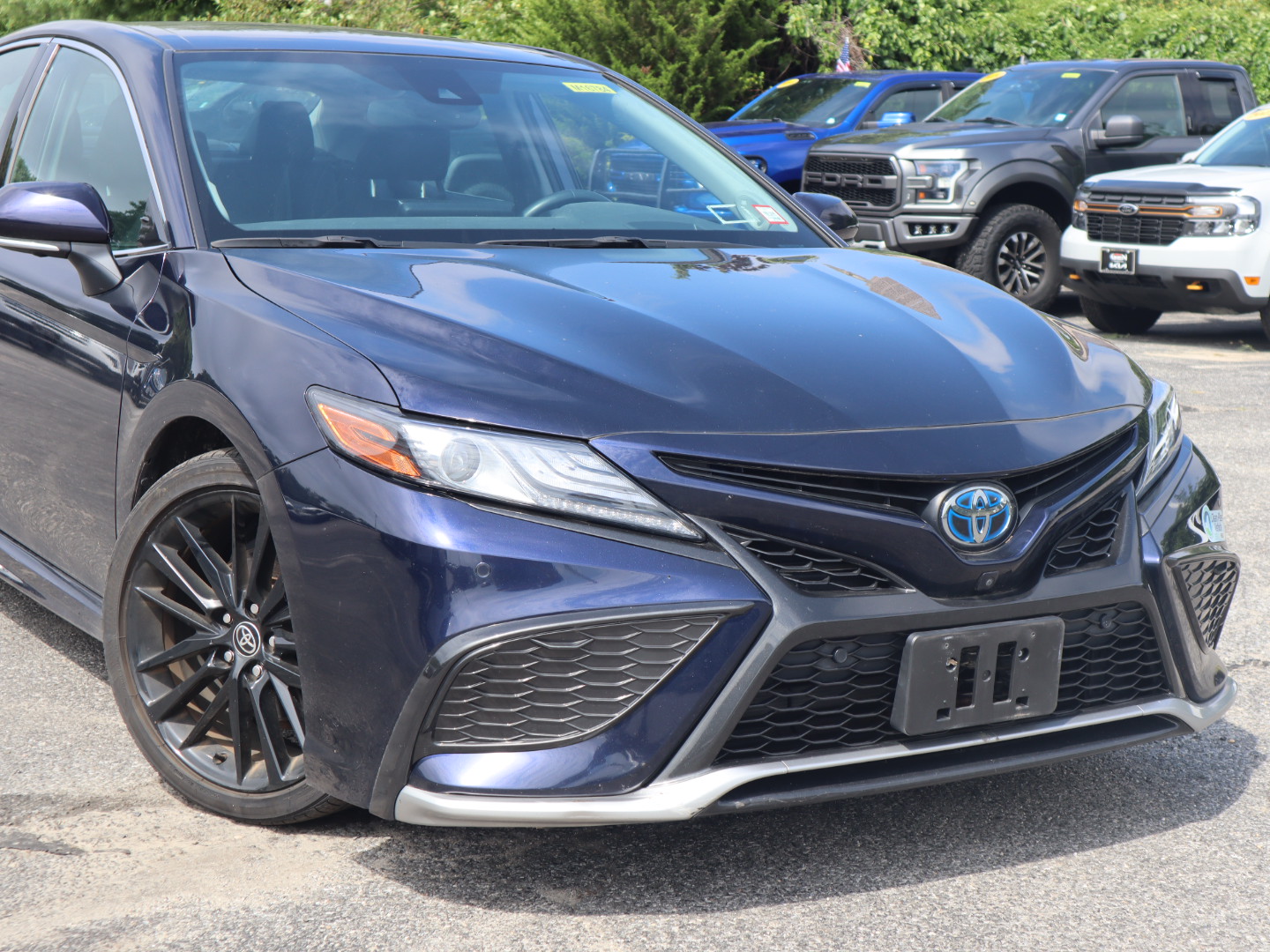 2022 Toyota Camry Hybrid XSE 2