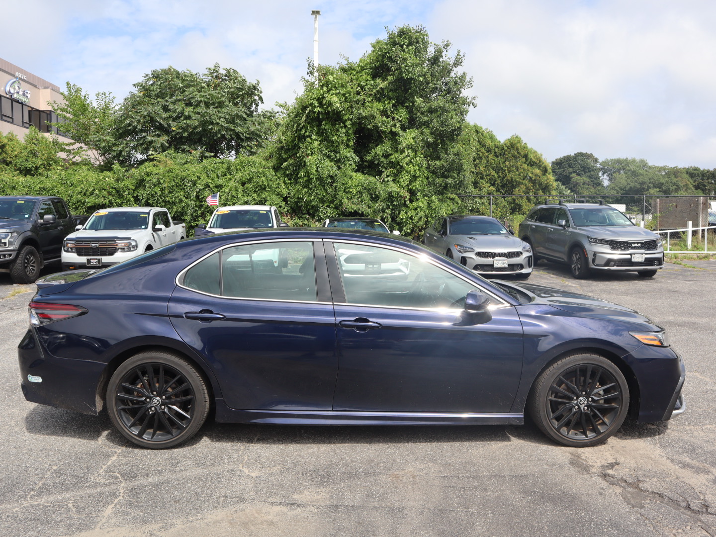 2022 Toyota Camry Hybrid XSE 4