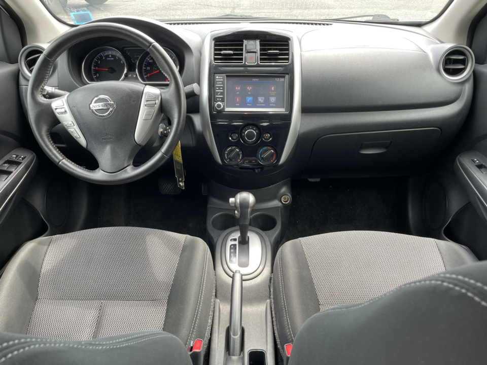 2018 Nissan Versa 1.6 SV 9