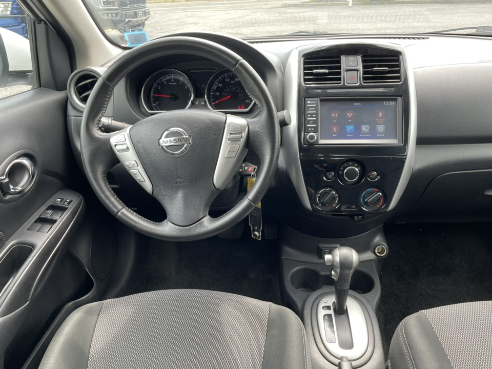 2018 Nissan Versa 1.6 SV 10