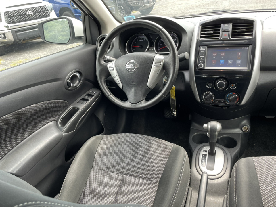 2018 Nissan Versa 1.6 SV 11