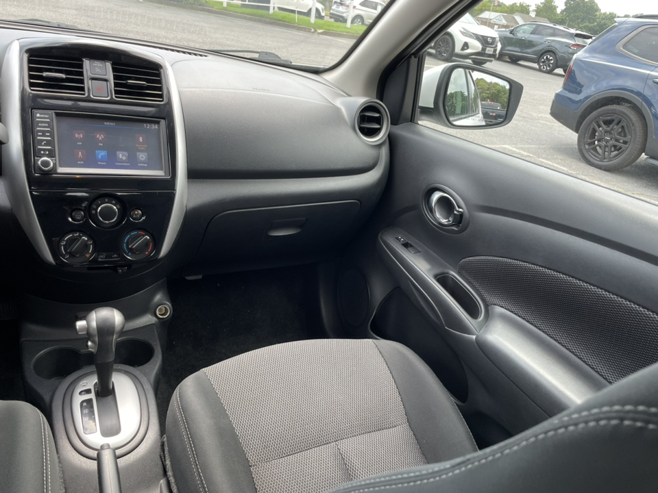 2018 Nissan Versa 1.6 SV 12