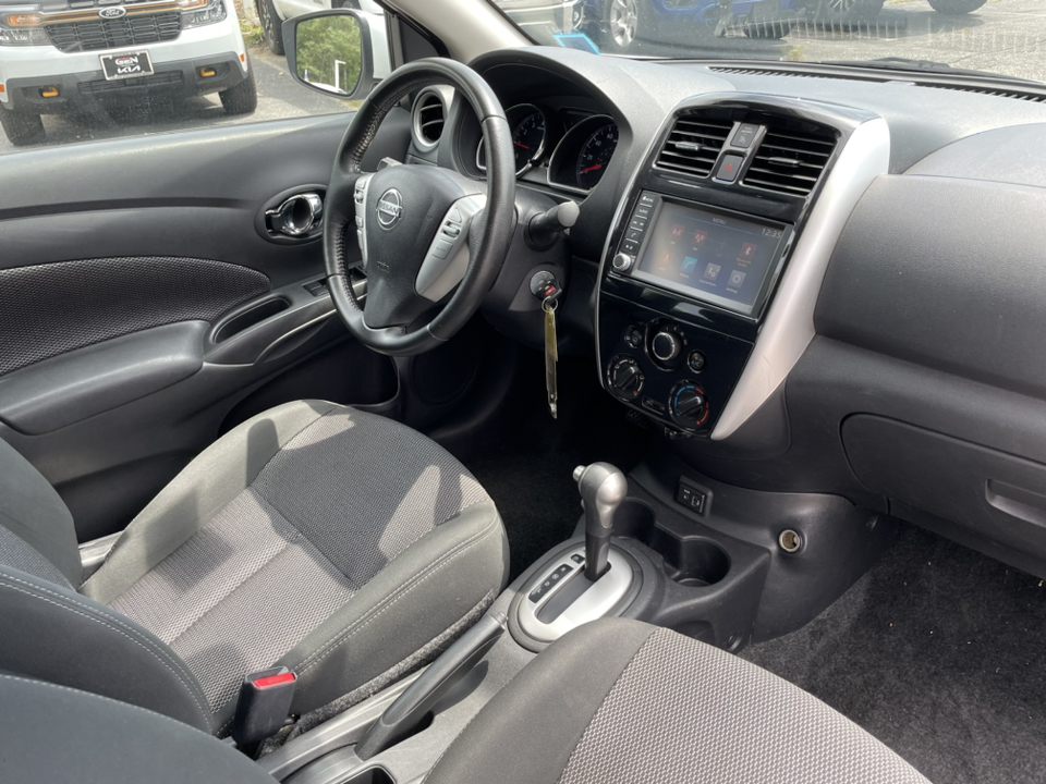 2018 Nissan Versa 1.6 SV 23