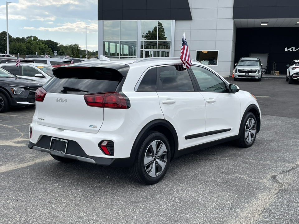 2022 Kia Niro LX 4