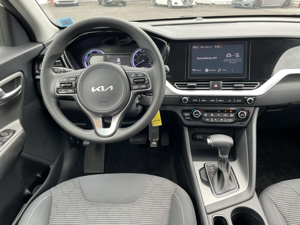 2022 Kia Niro LX 11