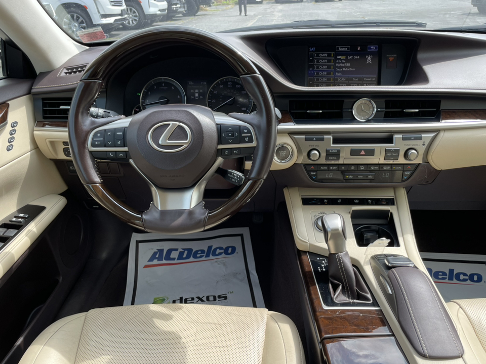 2016 Lexus ES 350 11