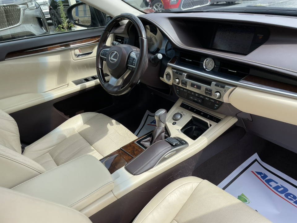 2016 Lexus ES 350 26