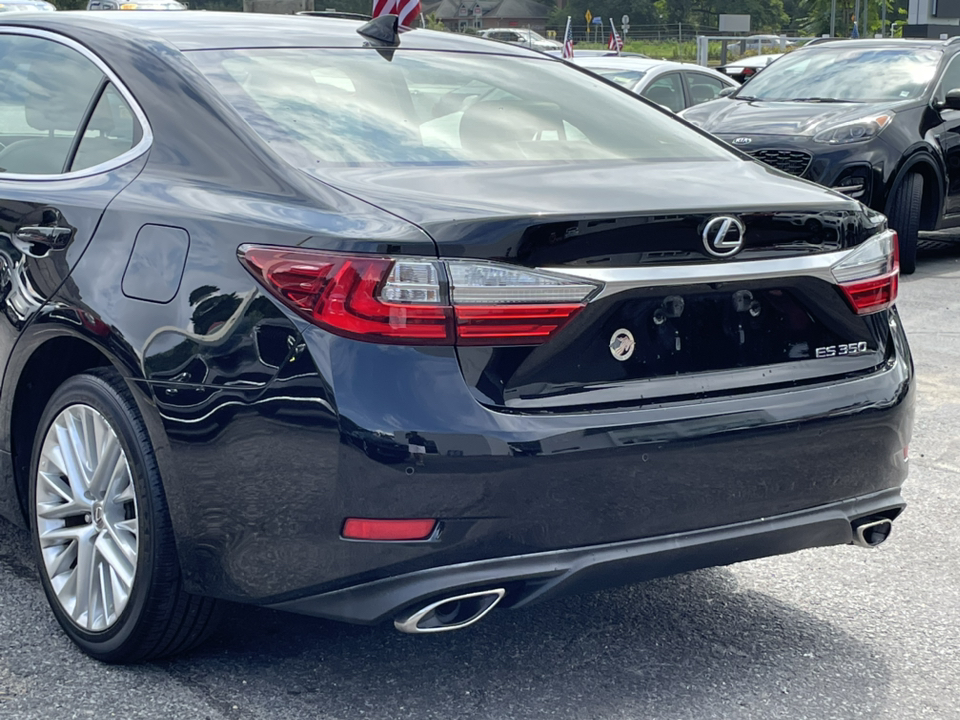 2016 Lexus ES 350 33