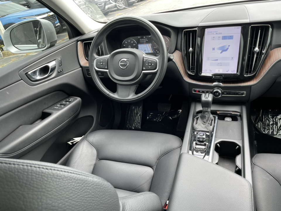 2021 Volvo XC60 T5 Momentum 12