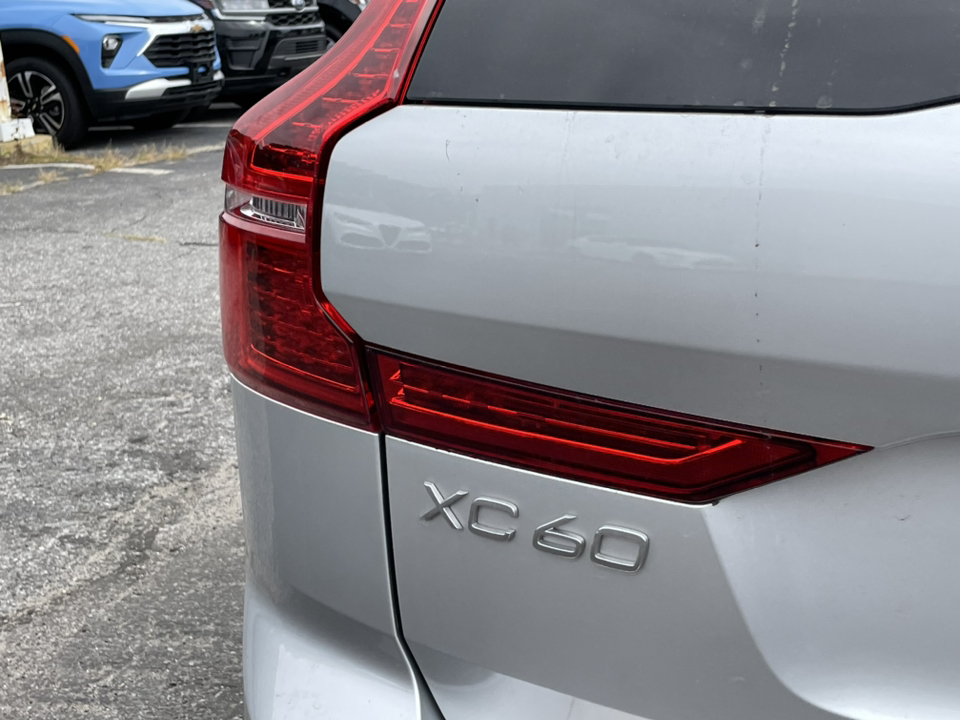 2021 Volvo XC60 T5 Momentum 33