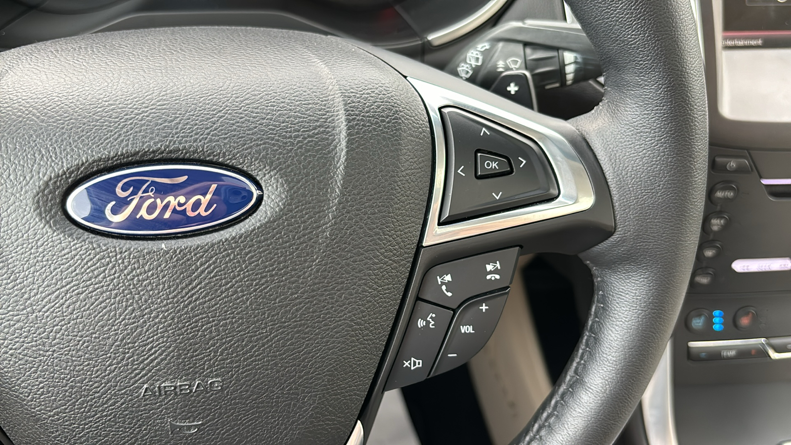 2015 Ford Edge Titanium 21
