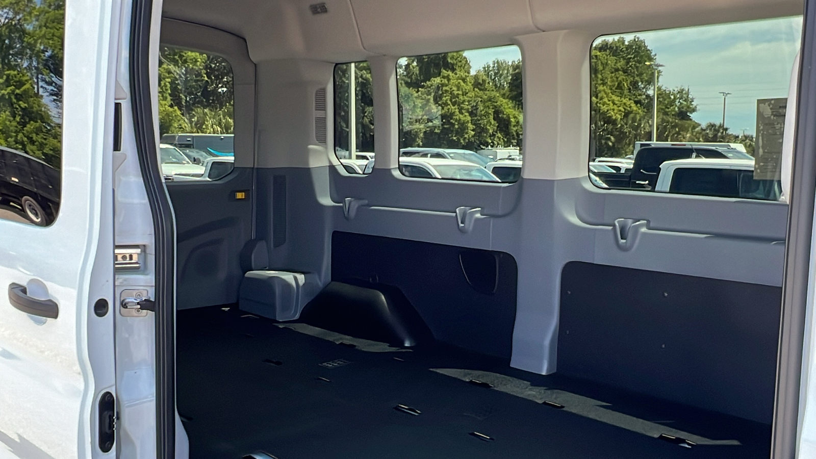 2018 Ford Transit-350 XLT 21