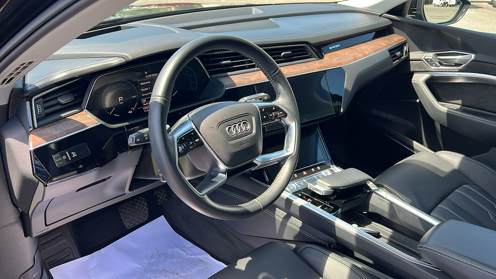 2019 Audi e-tron Prestige 13