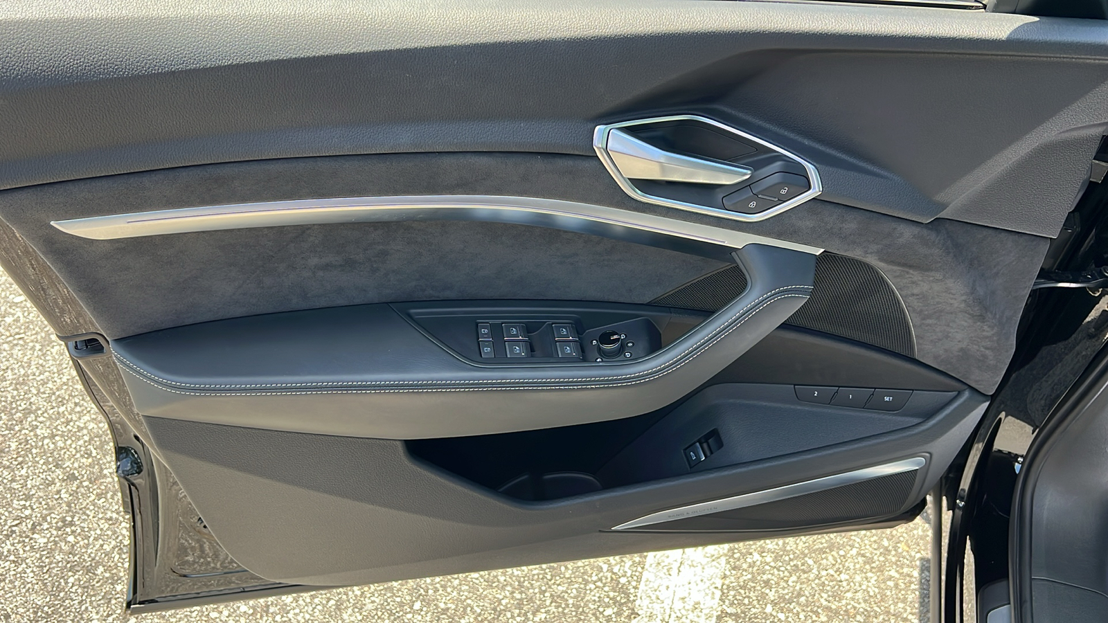 2019 Audi e-tron Prestige 17