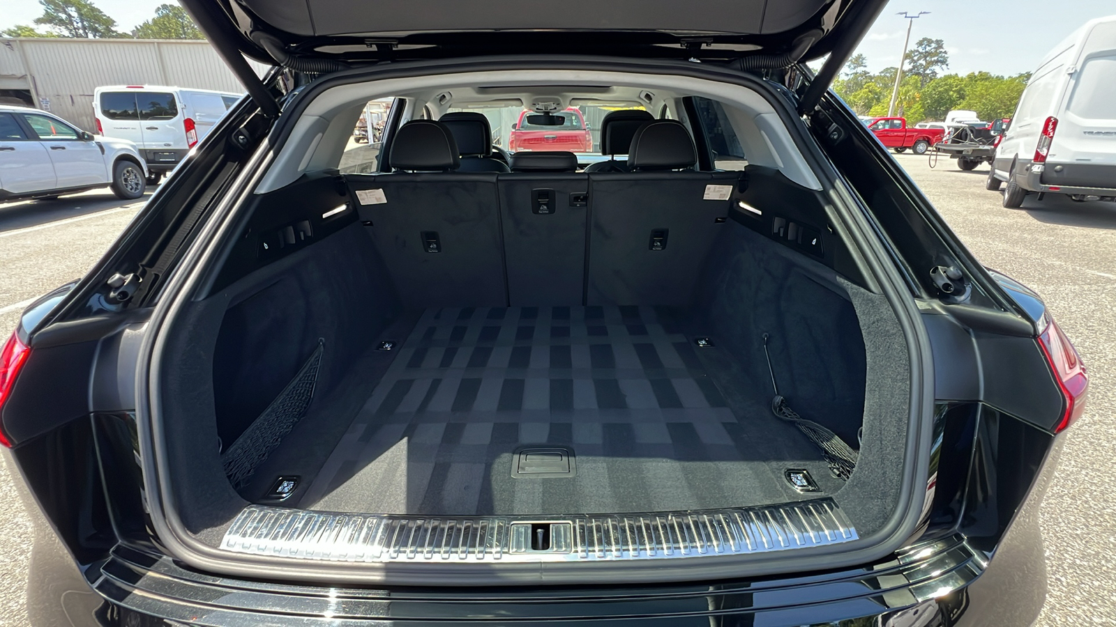 2019 Audi e-tron Prestige 30