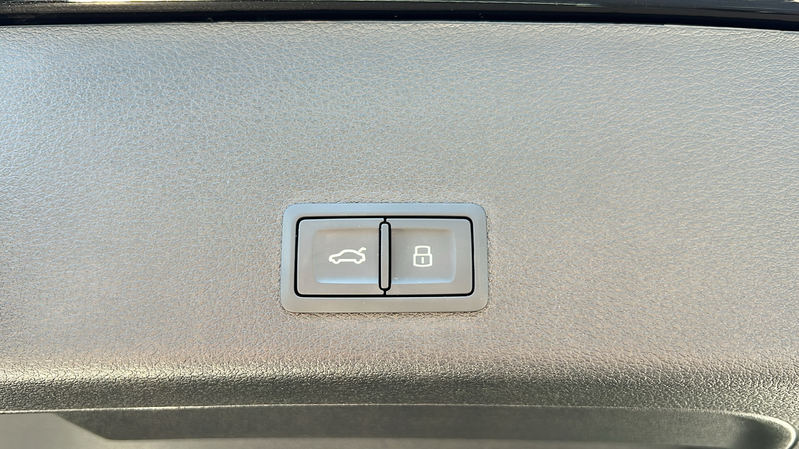 2019 Audi e-tron Prestige 31