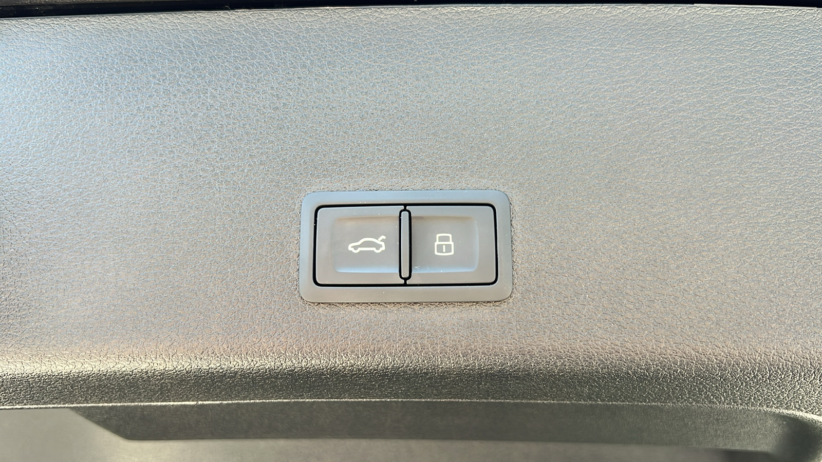 2019 Audi e-tron Prestige 32