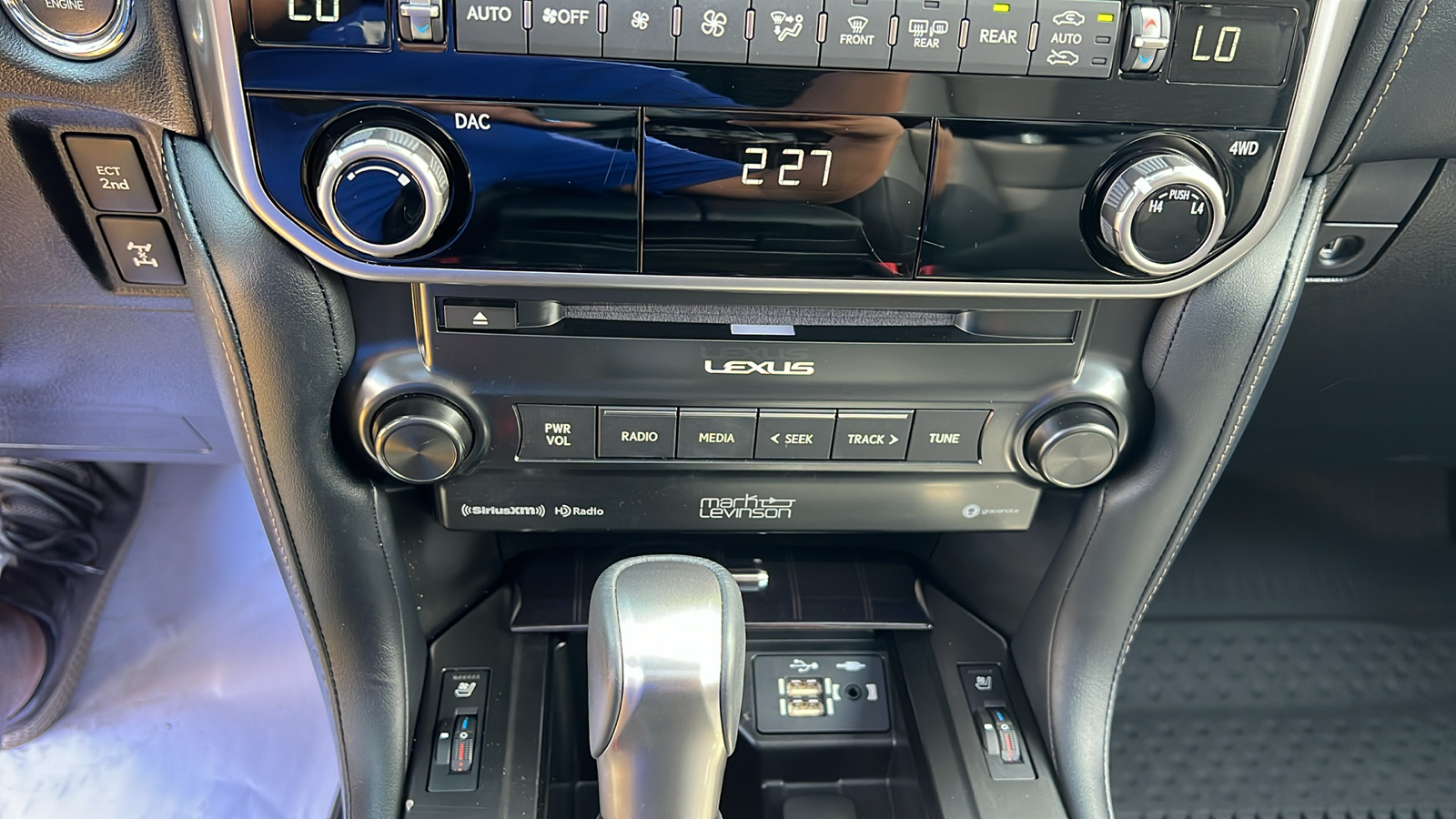 2022 Lexus GX 460 26