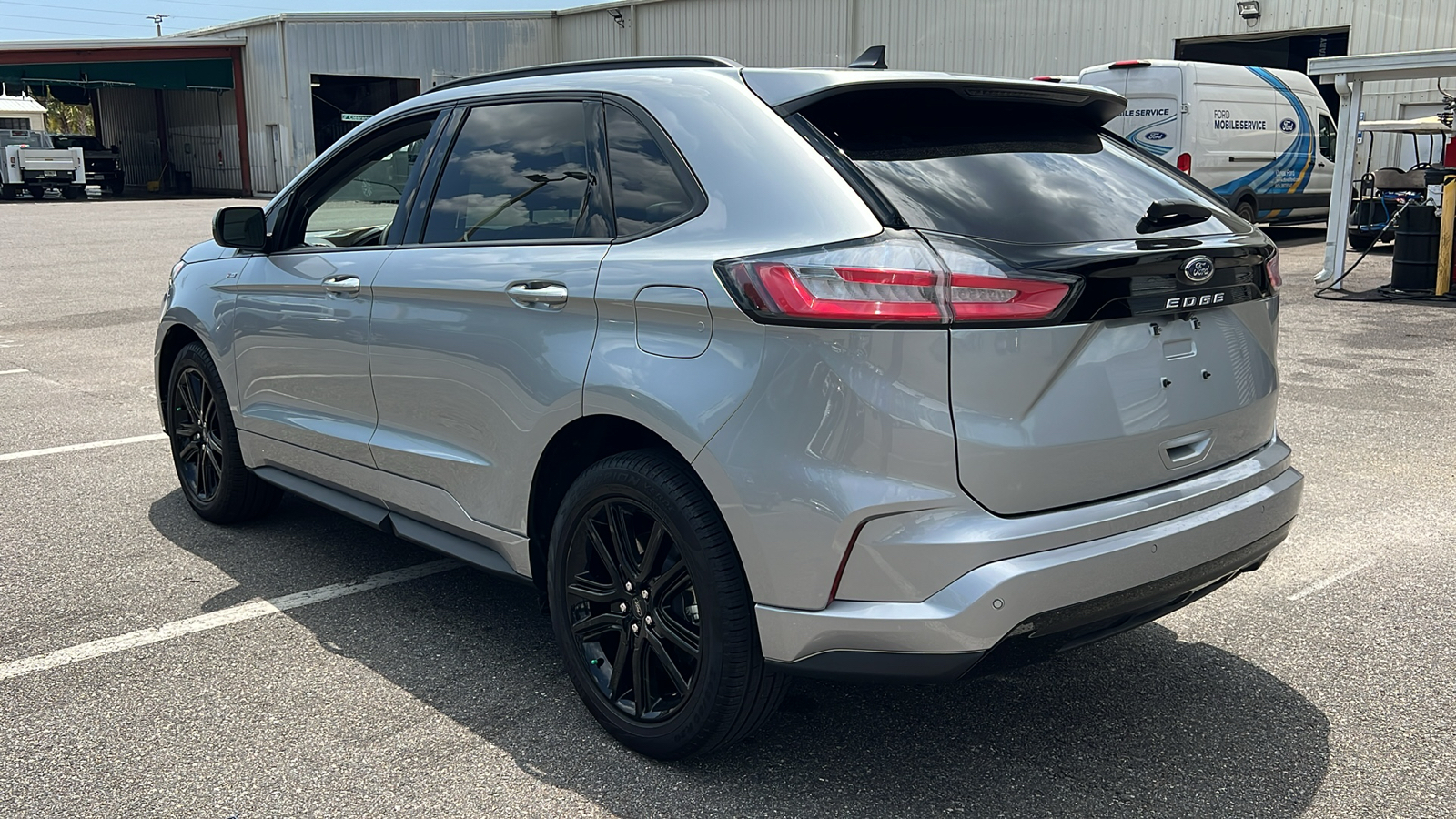 2024 Ford Edge  4