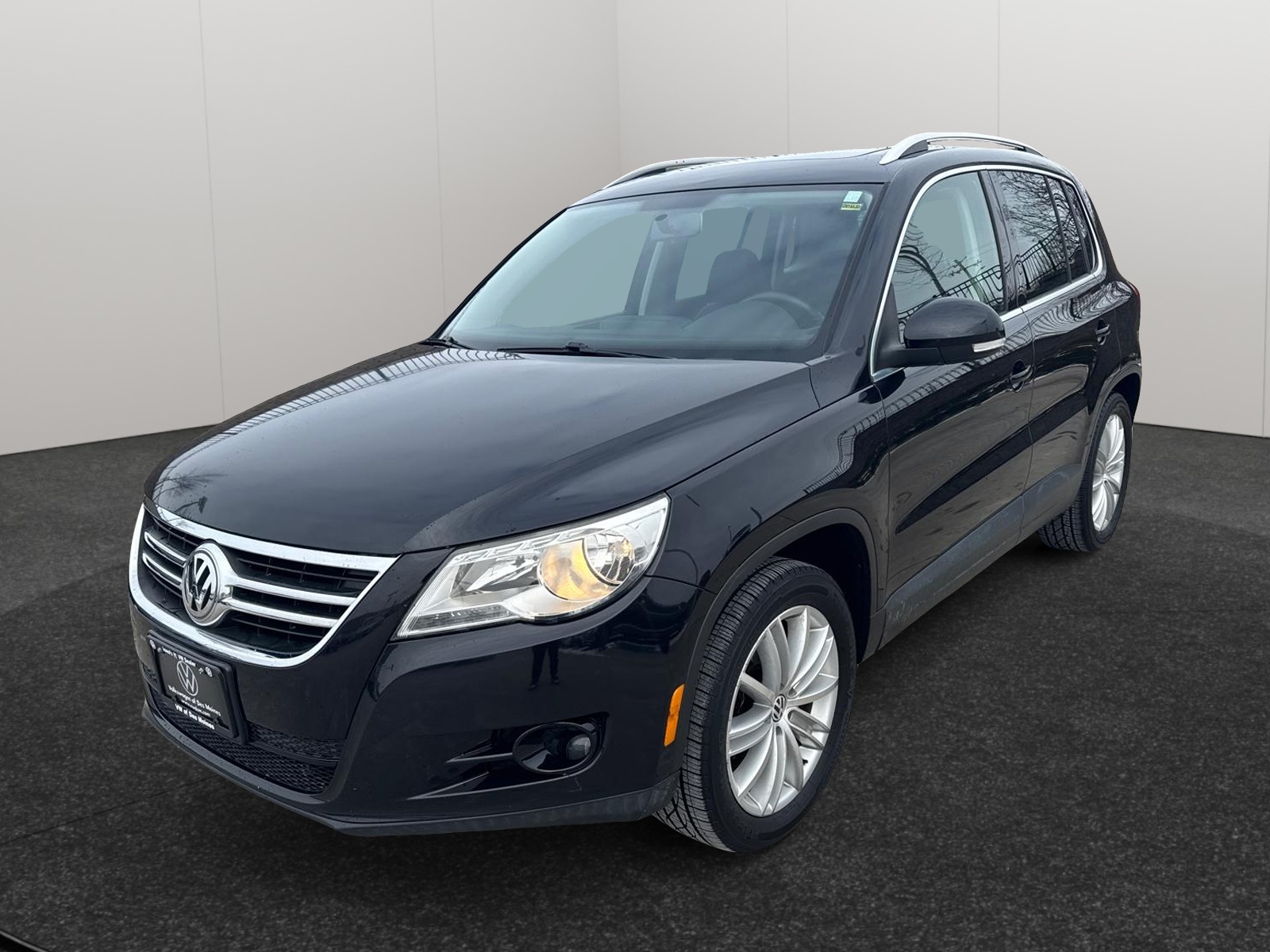 2011 Volkswagen Tiguan SE 4Motion wSunroof & Navi 1