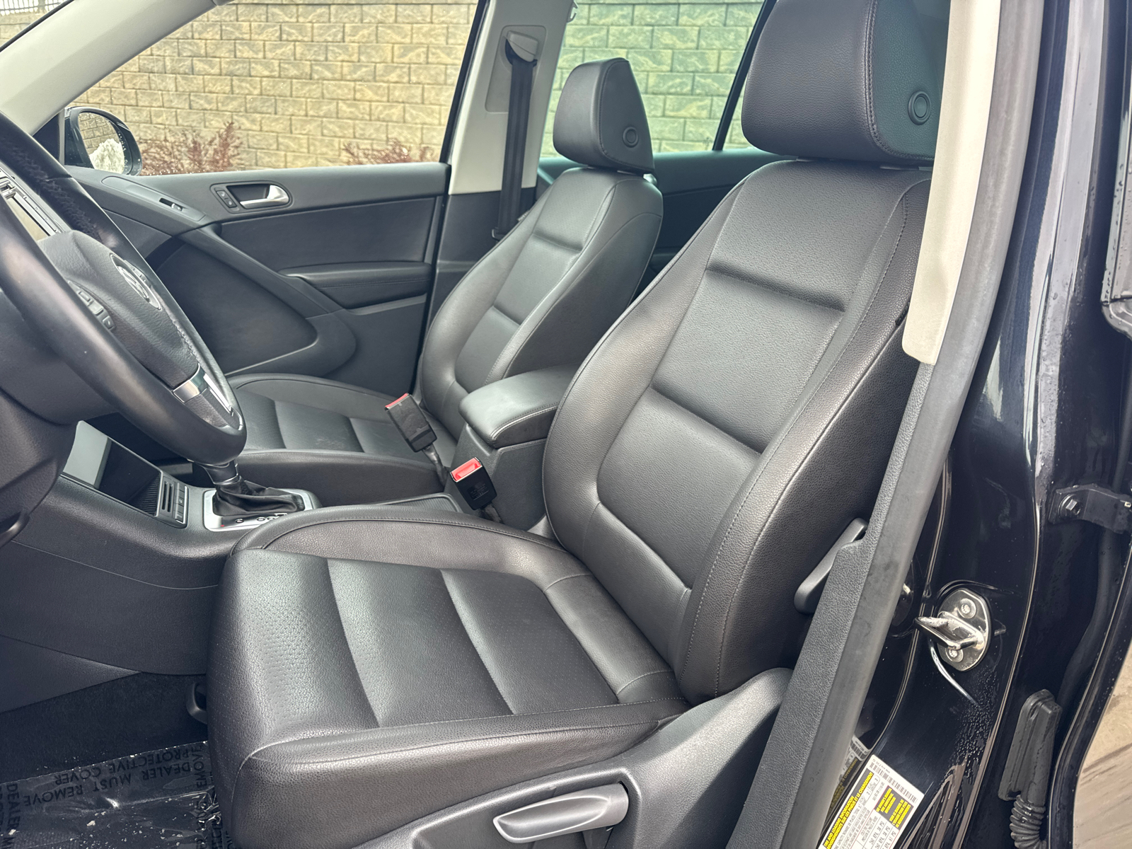 2011 Volkswagen Tiguan SE 4Motion wSunroof & Navi 11