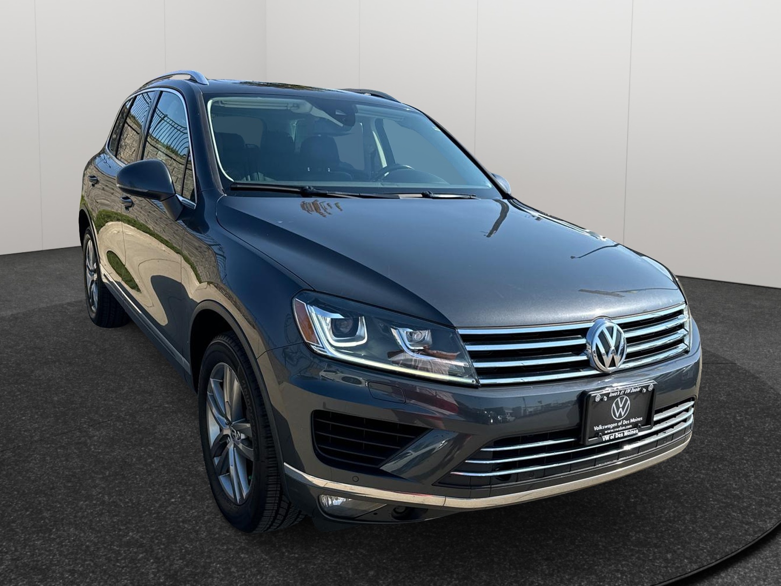 2016 Volkswagen Touareg Lux 1