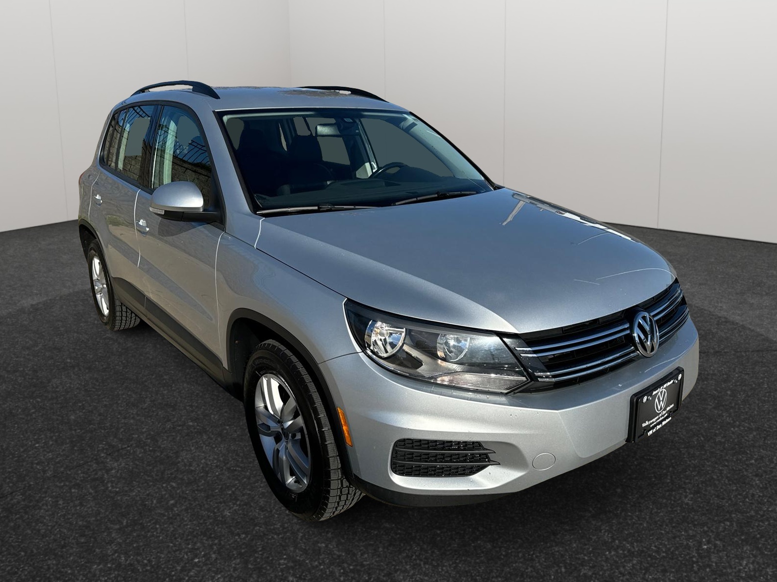 2016 Volkswagen Tiguan S 1