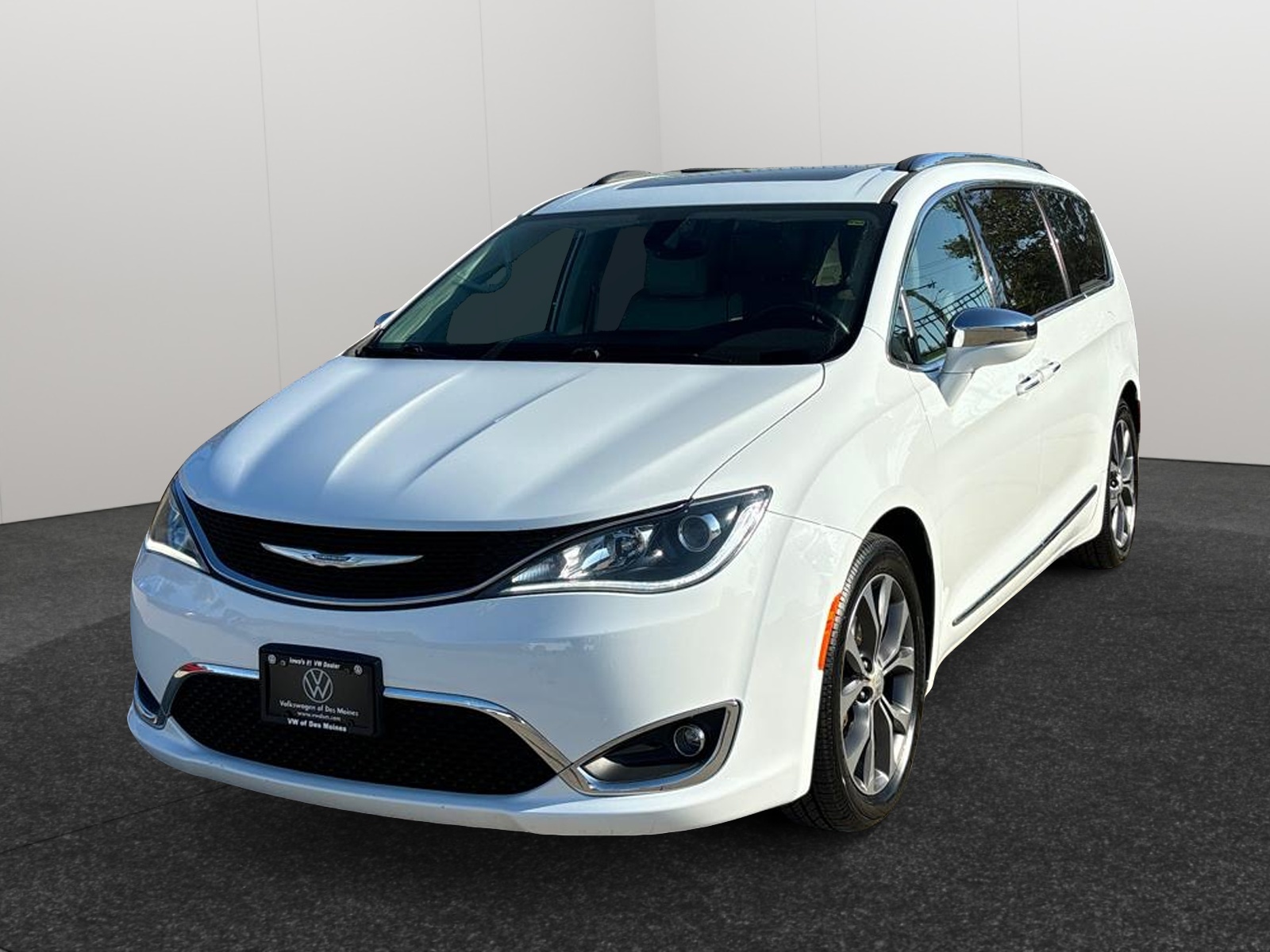 2017 Chrysler Pacifica Limited 1