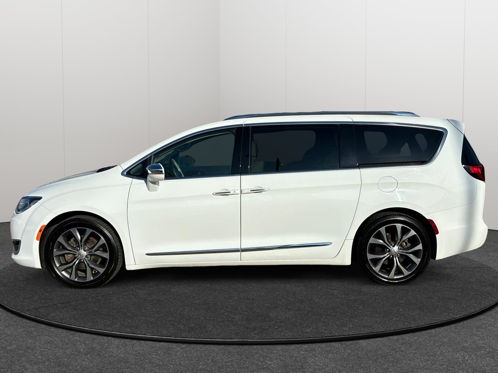 2017 Chrysler Pacifica Limited 3