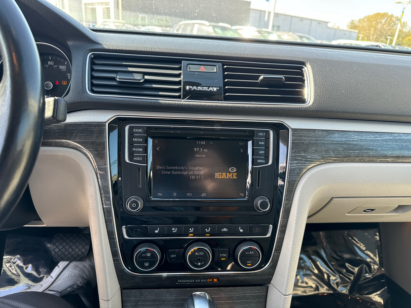 2018 Volkswagen Passat 2.0T SE w/Technology 17