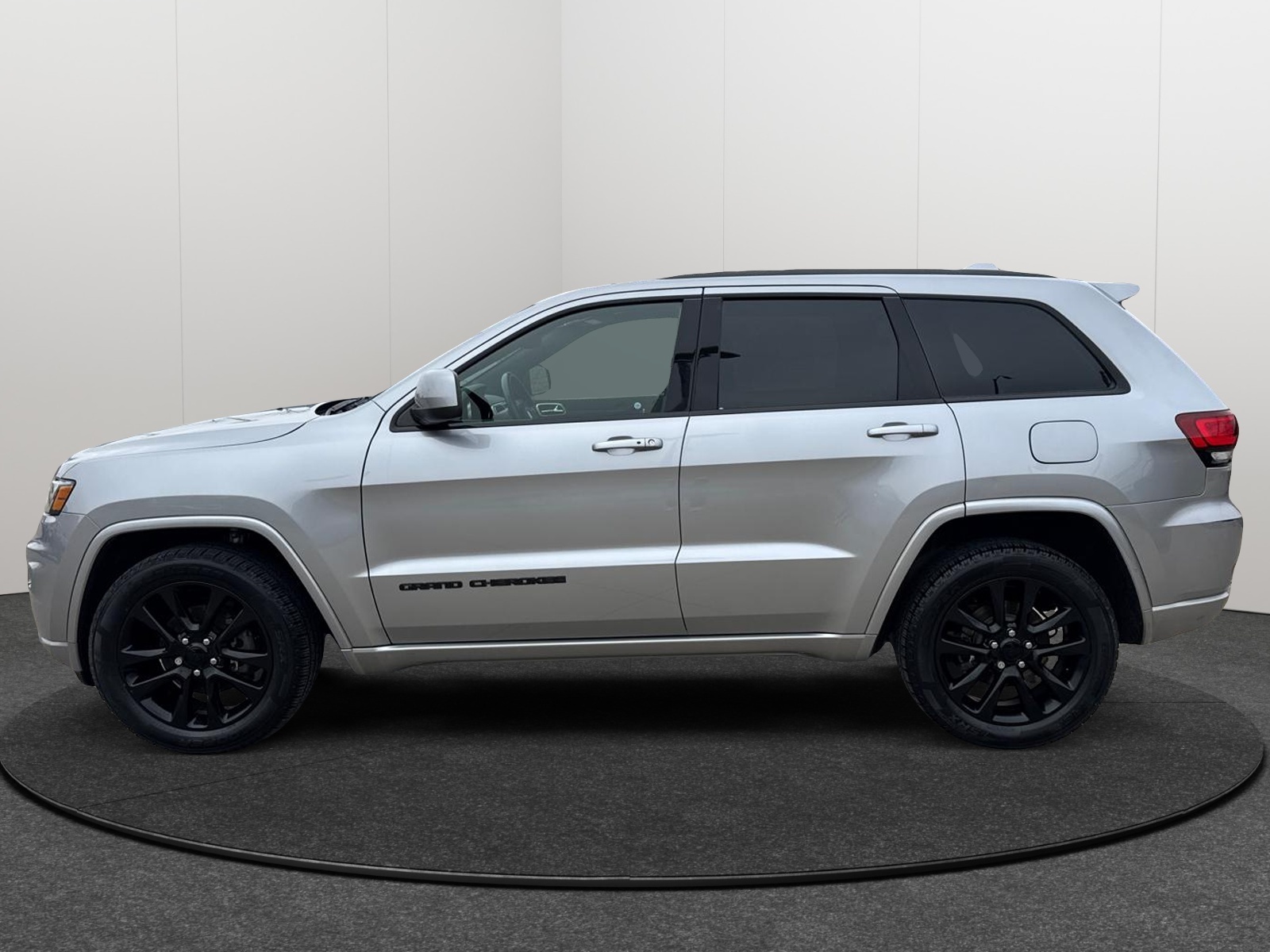 2018 Jeep Grand Cherokee Altitude 3