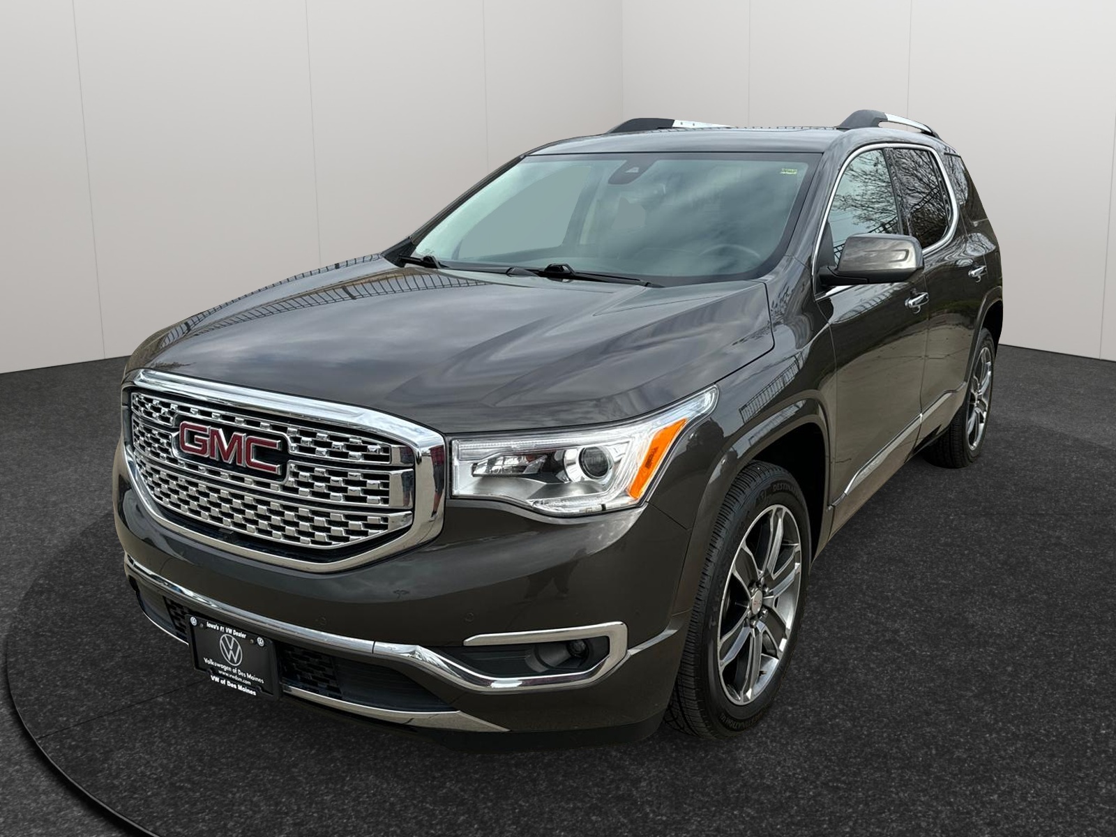 2019 GMC Acadia Denali 1