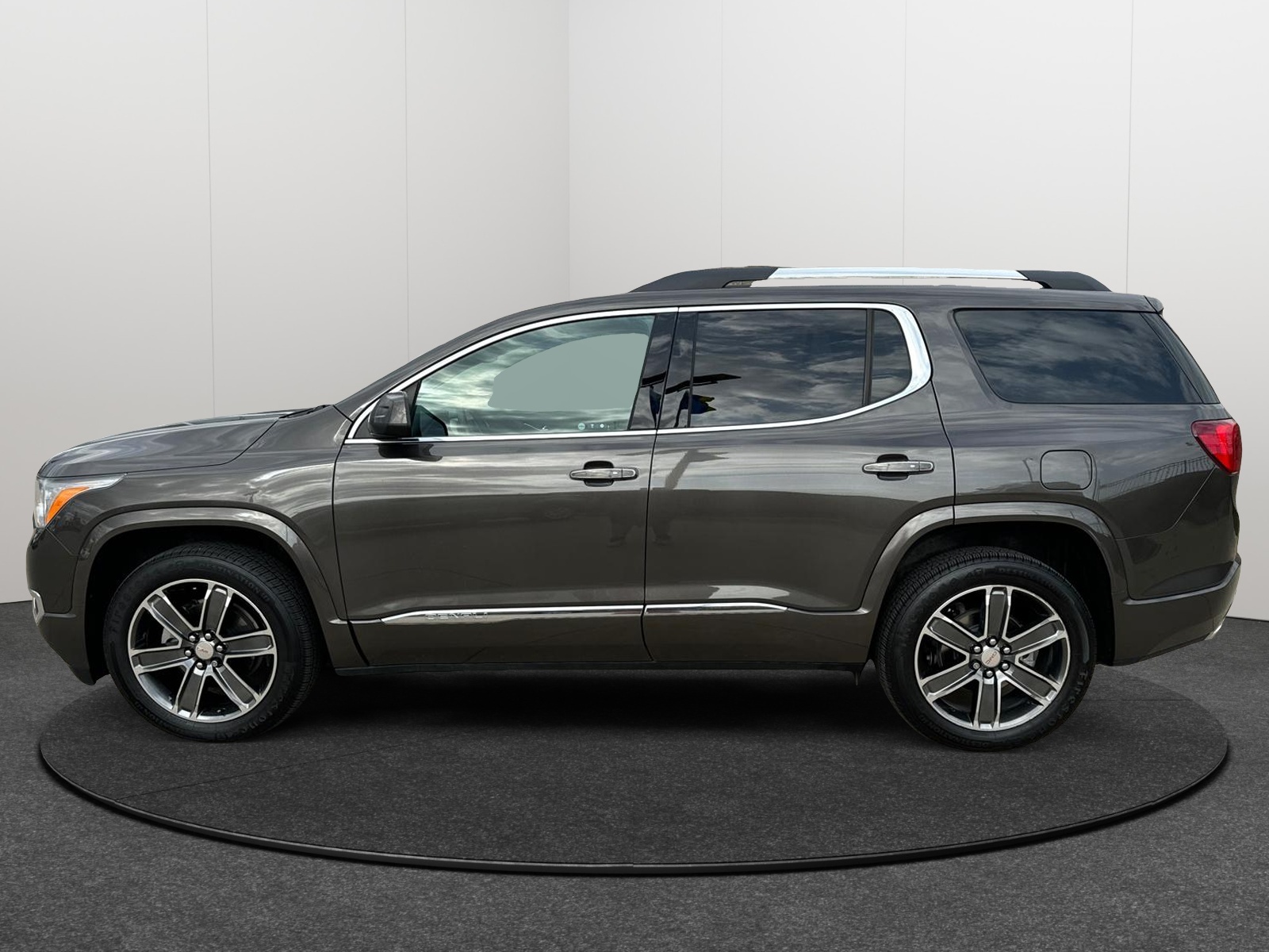 2019 GMC Acadia Denali 3